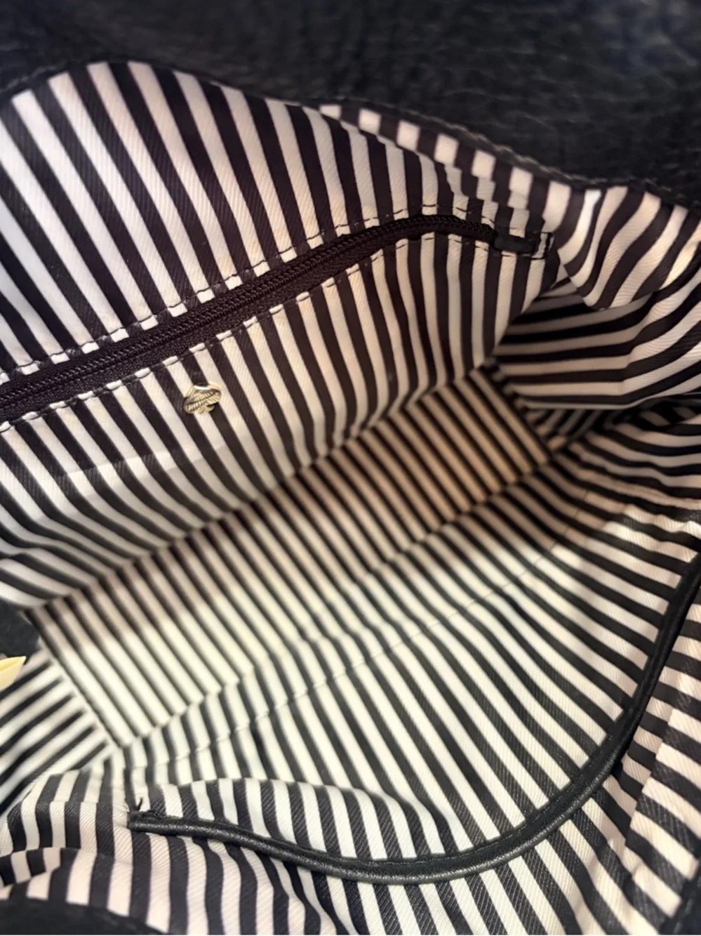 Kate Spade Black Saddle Bag Like New Condition. Very stylish and comfortable.